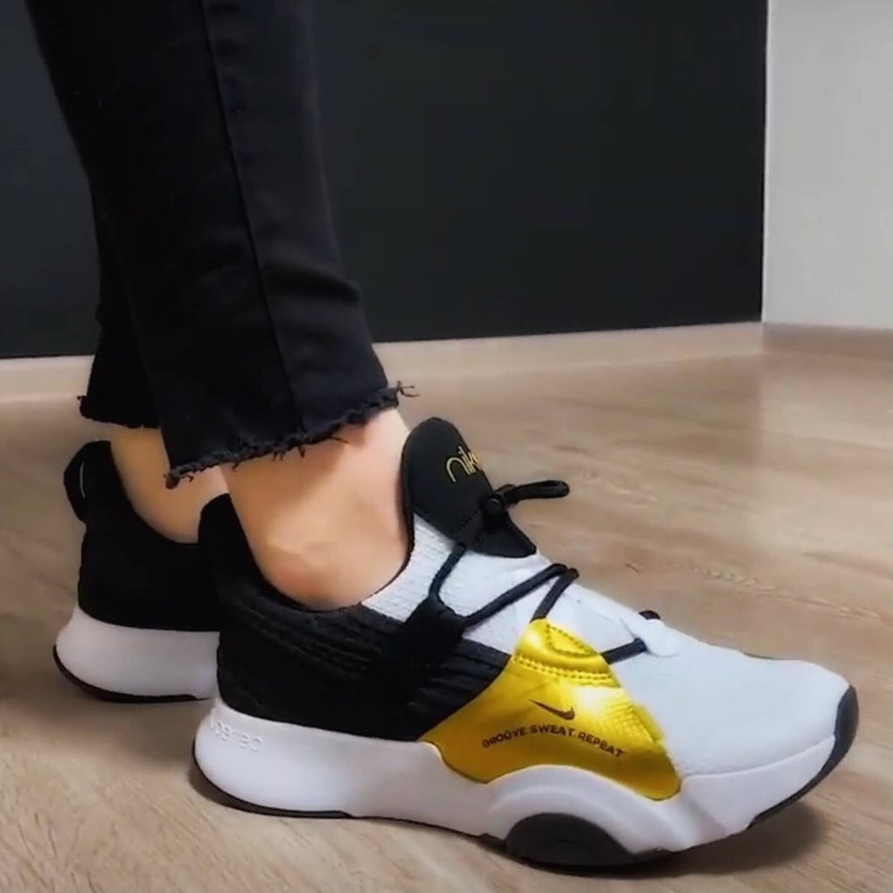 💰WMNS SUPERREP SNKRS GOLD WHITE Nike